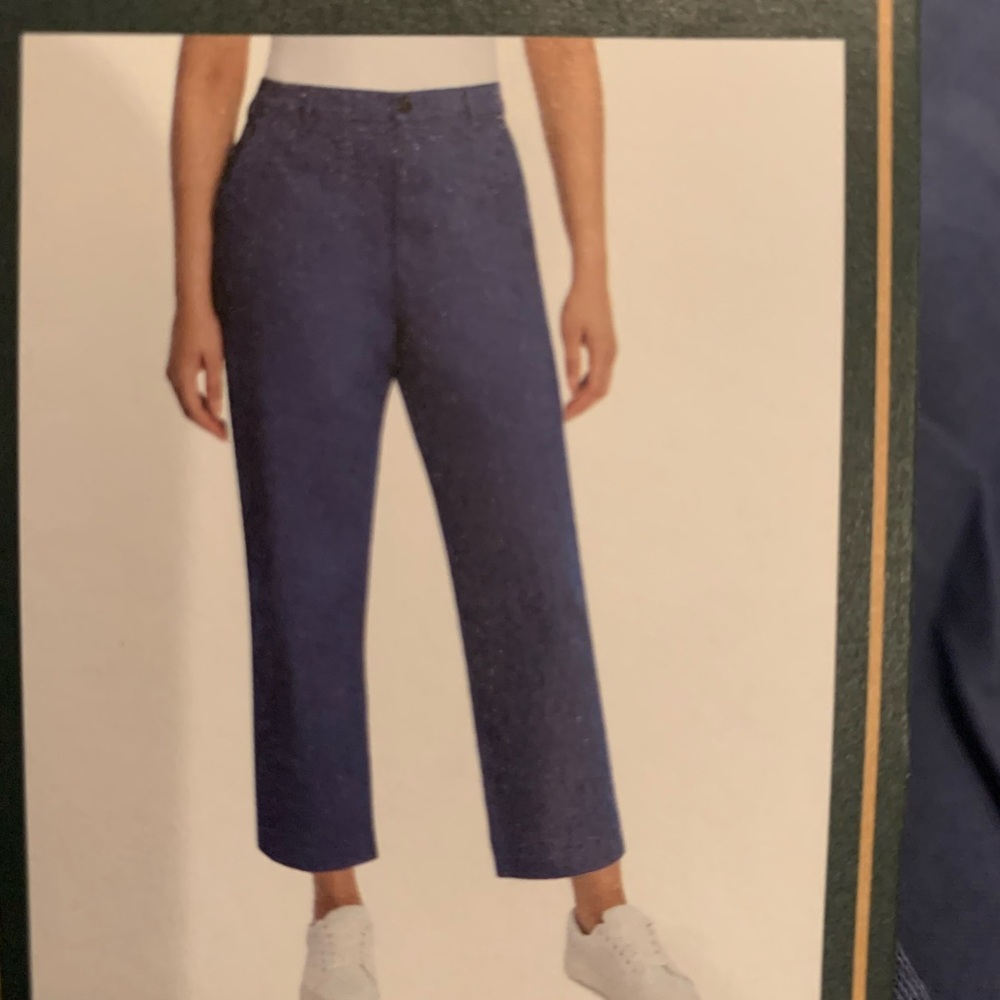 New G.H. Bass & Co Ladies Chino Pants. Size 14